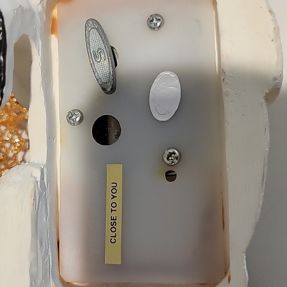 VINTAGE BASEBALL GLOVE BEAGLE Hugger Shelf Sitter‎ Music Box - Picture 8 of 10